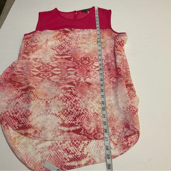 Vince Camuto pink snake print sleeveless blouse - Picture 12 of 12